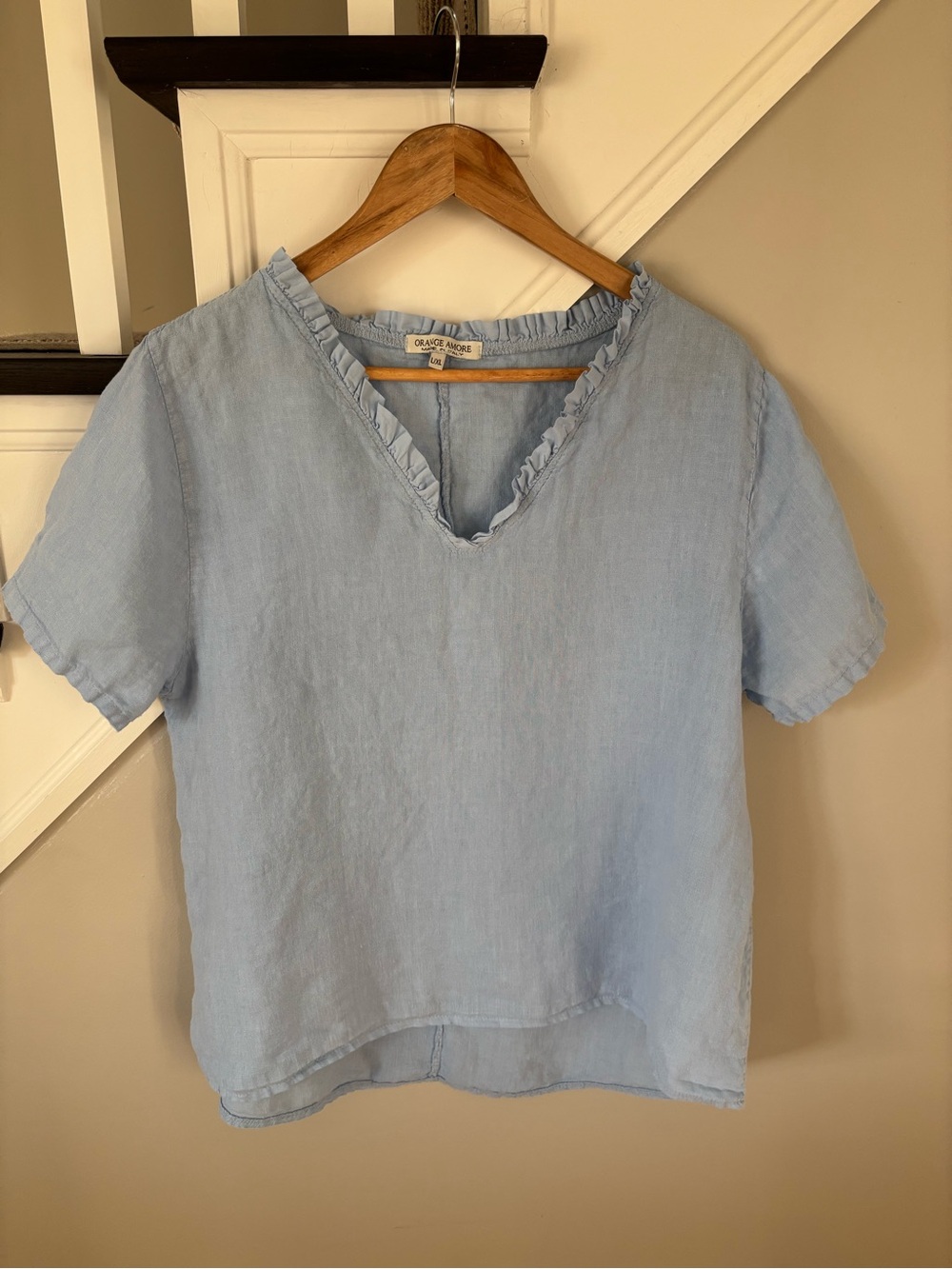 100% Linen, Light Blue Ruffle V-Neck, Size X/XL. VGUC.